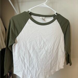 𓂃 ࣪˖ ִֶָ⋅ᡣ𐭩 ་༘࿐ OLIVE GREEN FOREVER21 BASEBALL TEE